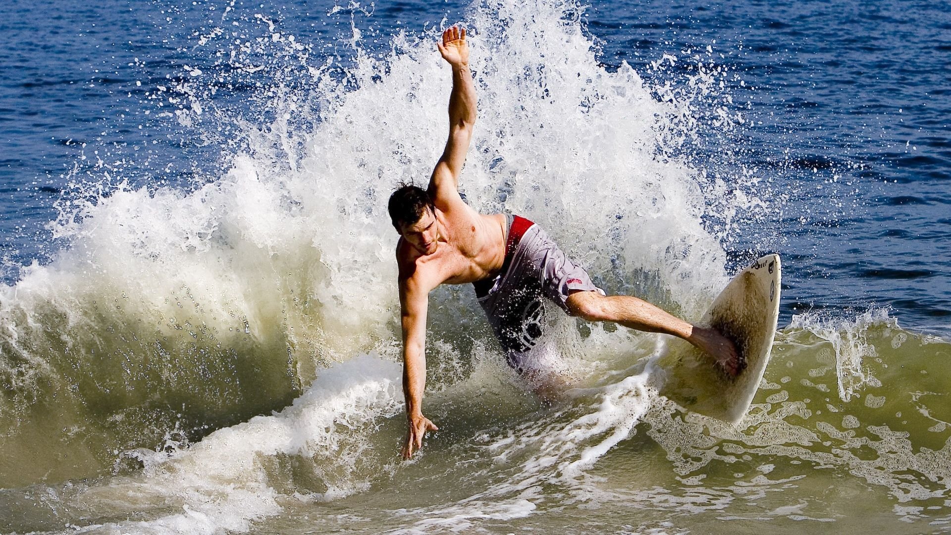 游泳名将打破尘封十年世界纪录,创造历史新篇章